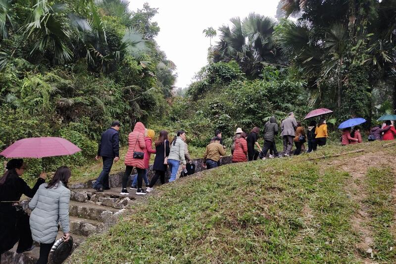 Khách đến tham quan, trải nghiệm tại khu di tích