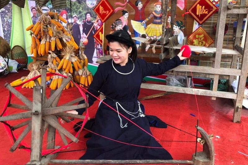 Trải nghiệm nghề truyền thống - Ảnh: Hà Tuyết