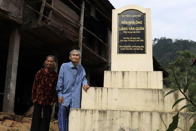Di tích nơi Bác Hồ dừng chân ngày 15 tháng 5 năm 1945 tại nhà ông Lăng Văn Quân, xã Phương Viên. Bác trên đường từ Pác Bó qua Chợ Đồn về Tân Trào lãnh đạo tổng khởi nghĩa năm 1945 ( Tác giả: Hà Tuyết)