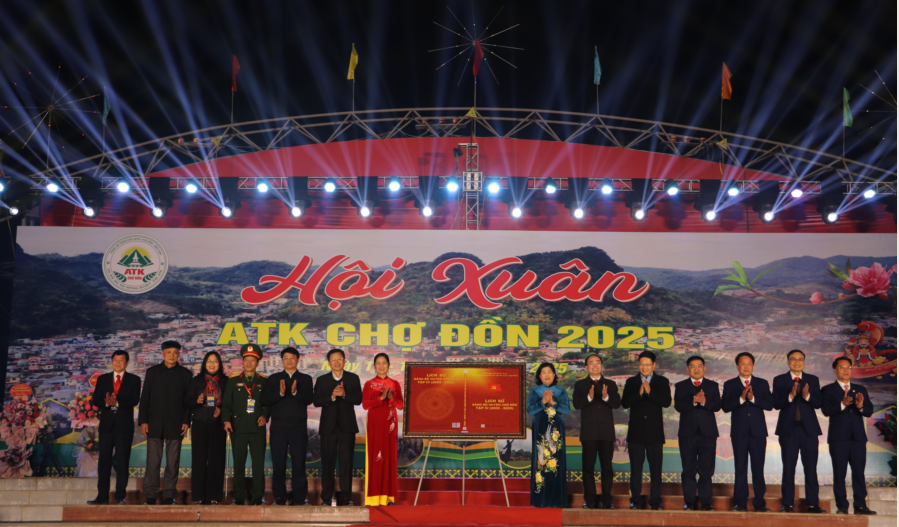 Ra_mat_cuon_Lich_su_Dang_bo_huyen_Cho_Don__giai_doan_2005-2025__439fd