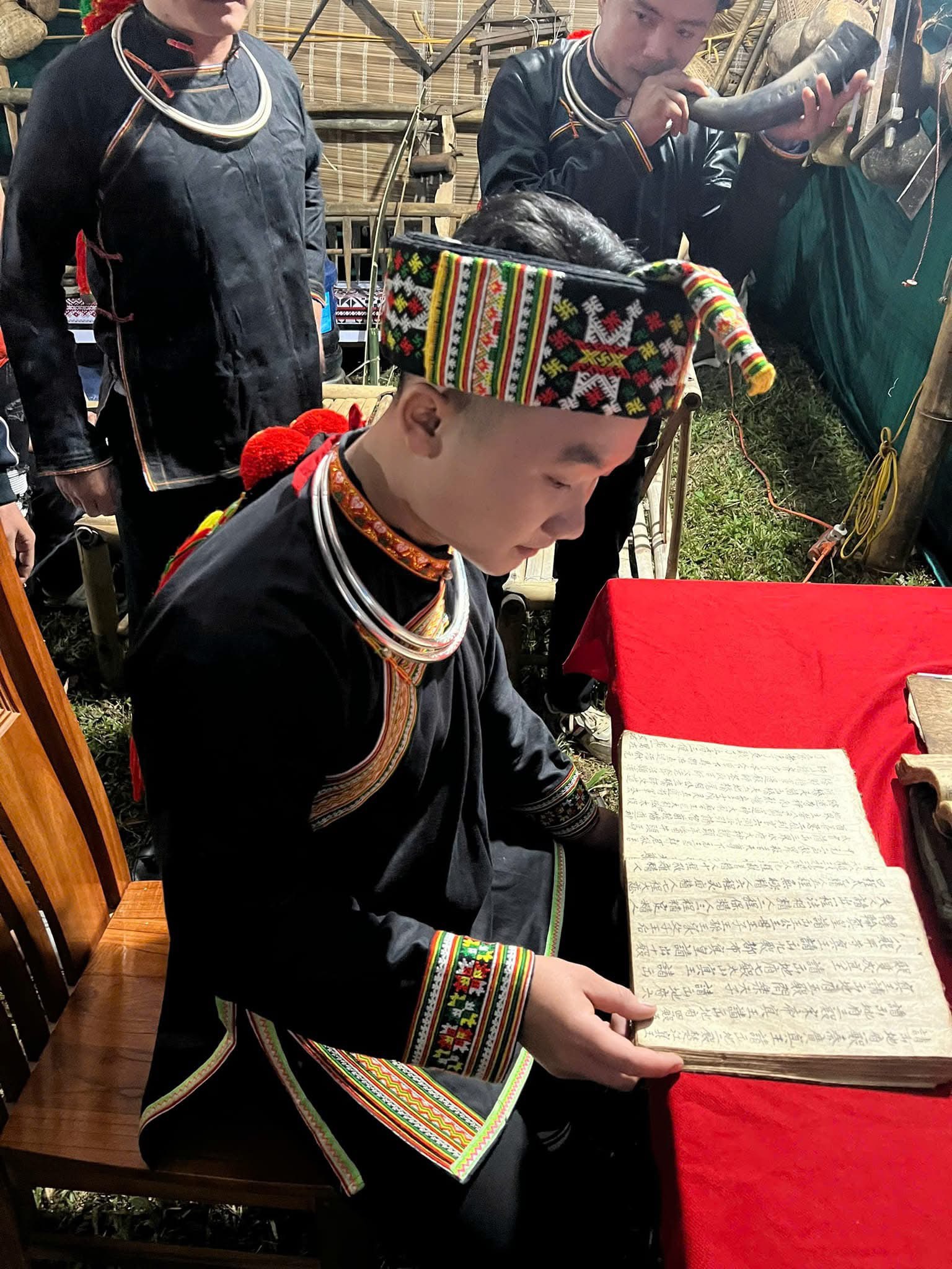 10__Khong_gian_van_hoa_chu_Nom_Dao_de_phuc_vu_du_khach_tai_diem_du_lich_Van_hoa_thon_Ban_Cuon_1a1f2